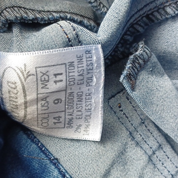 Aranza Butt Lifting Skinny Jeans, Sz 9, Embroidered, Strechy, 30" Inseam - Picture 6 of 10